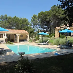 https://oustau-de-bigatie.fr-provencehotel.com
